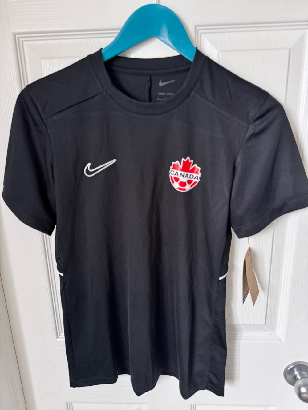 Brand New Women’s Nike Team Canada Soccer Jersey FIFA World Cup Size Small NWT
